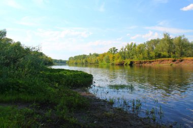 Sakmara Ural Nehri 'nin en derin kollarından biridir. İsim Bashkir 'in kelimelerinden geliyor. Dikkatli git.