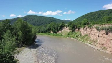 Batı Kafkasya. Kamennomostky Köyü, Belaya Nehri Yazın.