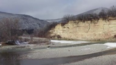 - Rusya. Batı Kafkasya. Beyaz Nehir, Kamennomostky köyünde kışın