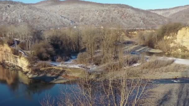 Rússia Cáucaso Ocidental Voos Matinais Quadrocopter Sobre Rio Belaya Inverno — Vídeo de Stock