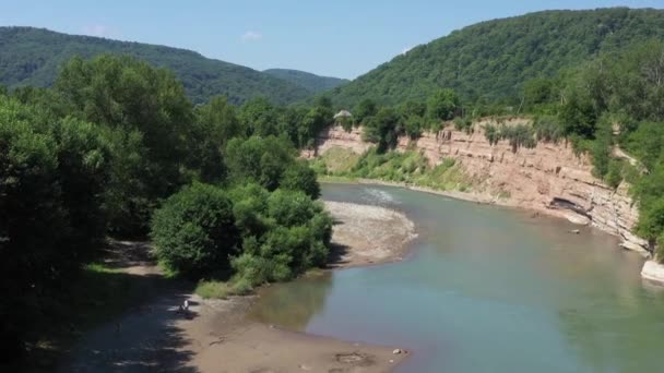 Cáucaso Occidental Río Belaya Pueblo Kamennomostokom Filmado Mediodía Desde Quadcopter — Vídeos de Stock
