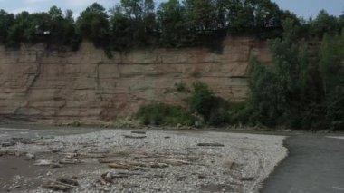 Batı Kafkasya. Kamennomostky köyünün yakınındaki Belaya Nehri.