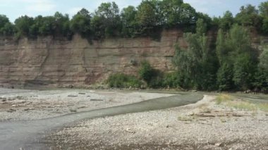 Batı Kafkasya. Kamennomostky köyünün yakınındaki Belaya Nehri.