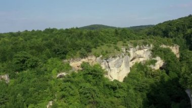 Batı Kafkasya. Mishoko Nehri Boğazı. Büyük Kafkasya ve Mishoko Ekstrem Parkı Manzaraları.
