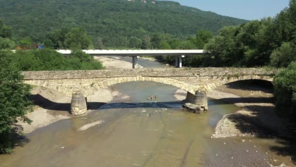 Cáucaso Ocidental Velha Ponte Dakhovsky Aldeia Dakhovskaya Ponte Foi Construída — Vídeo de Stock