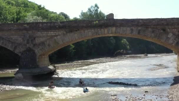 Cáucaso Occidental Viejo Puente Dakhovsky Pueblo Dakhovskaya Puente Fue Construido — Vídeos de Stock