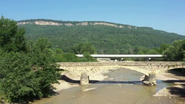 Cáucaso Occidental Viejo Puente Dakhovsky Pueblo Dakhovskaya Puente Fue Construido — Vídeo de stock