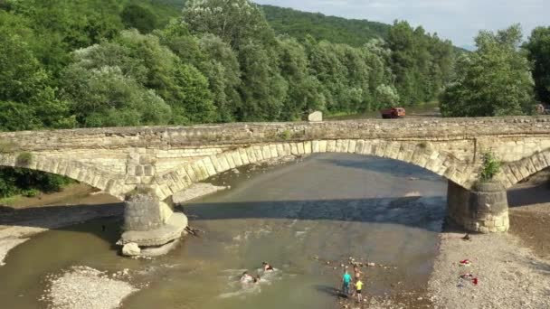 Cáucaso Occidental Viejo Puente Dakhovsky Pueblo Dakhovskaya Puente Fue Construido — Vídeo de stock