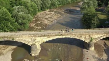 Batı Kafkasya. Dakhovskaya köyündeki eski Dakhovsky köprüsü. Köprü 1906 yılında köyün Kazakları tarafından inşa edildi..