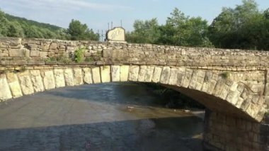Batı Kafkasya. Dakhovskaya köyündeki eski Dakhovsky köprüsü. Köprü 1906 yılında köyün Kazakları tarafından inşa edildi..