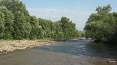 Batı Kafkasya. Dakhovskaya köyündeki eski Dakhovsky köprüsü. Köprü 1906 yılında köyün Kazakları tarafından inşa edildi..