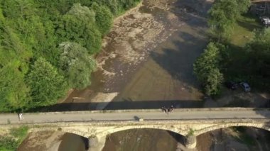Batı Kafkasya. Dakhovskaya köyündeki eski Dakhovsky köprüsü. Köprü 1906 yılında köyün Kazakları tarafından inşa edildi..