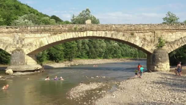 Cáucaso Occidental Viejo Puente Dakhovsky Pueblo Dakhovskaya Puente Fue Construido — Vídeo de stock