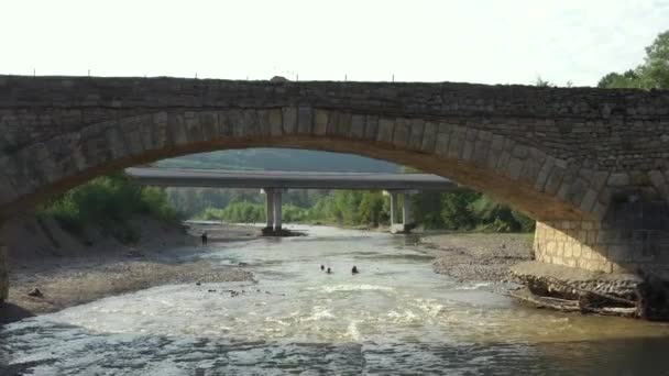 Cáucaso Occidental Viejo Puente Dakhovsky Pueblo Dakhovskaya Puente Fue Construido — Vídeo de stock