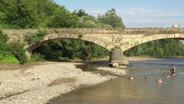 캅카스 다리는 스카야 마을에 있습니다 다리는 1906 마을의 코사크인들이 — 비디오