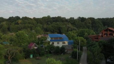 Batı Kafkasya. Belaya Nehri 'nin taşkın ovasında Kamennomostky yerleşimi.