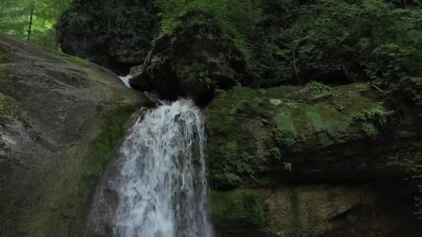 西コーカサス 三子川渓谷の三子滝 — ストック動画