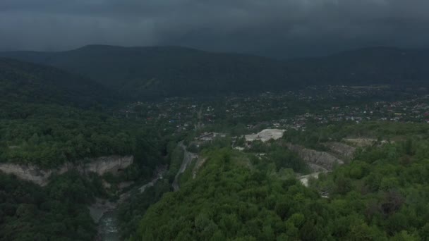 Caucaso Occidentale Insediamento Kamennomostky Una Vecchia Cava Prima Della Pioggia — Video Stock