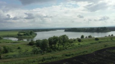 Kuzey Kafkasya. Krasnodar kenti civarındaki rezervuar..