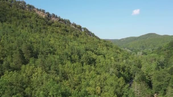 西コーカサス Planchensky岩やPlanchensky村の山の風景 — ストック動画