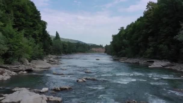 Batı Kafkasya Belaya Nehri Kamennomostky Köyündeki Khadzhokh Kanyonundan Çıkan Akıntılar — Stok video
