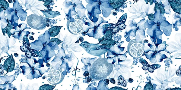 水彩画ペチュニア、マグノリア、レモンとシームレスな背景。ベリー、蝶と鳥。素敵な現実的な庭の花. — ストック写真