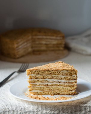 Katmanlı ballı kek..