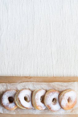 Açık rustik tekstil arkaplanı, dikey yönelim, seçici odak, kopyalama alanı