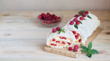 Krema ve ahududulu krema rengi, yatay yönelim, seçici odak, telif alanı
