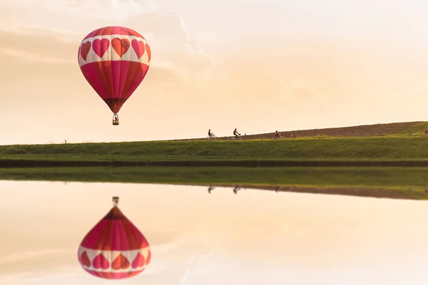 Couleur Montgolfière Dessus Eau Lac — Photo