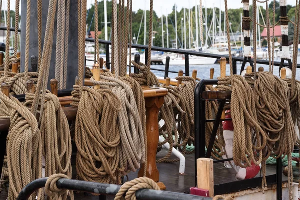 Seile Auf Einem Historischen Segelschiff Abenteuer Auf Dem Meer — Stockfoto