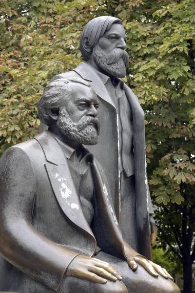 Karl Marx Friedrich Engels Escultura Marx Engels Forum Parque Público — Foto de Stock