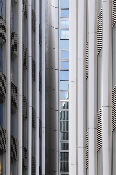 办公室和商业大厦 Spreedreieck 的细节在柏林的弗里德里希140号 在德国米特区 由建筑师布劳恩设计建造 — 图库照片