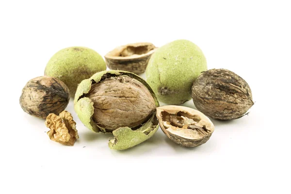 Nueces Orgánicas Verdes Peladas Aisladas Con Sombras Sobre Fondo Blanco — Foto de Stock