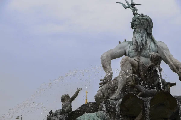 Parte Fuente Neptuno Centro Berlín Con Dios Griego Poseidón Neptuno — Foto de Stock