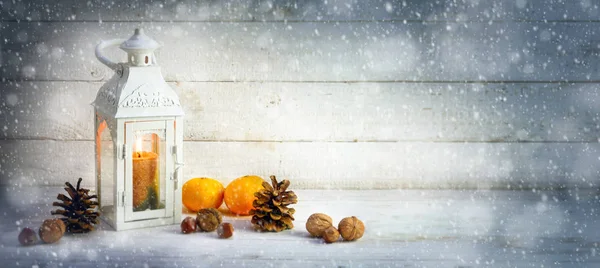 Karácsonyi dekoráció háttér-val egy gyertya fény lámpa, tan — Stock Fotó