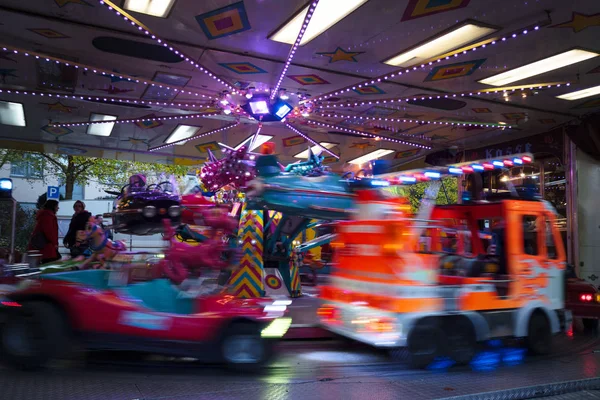 Carrusel Infantil Con Camión Bomberos Coches Mercado Atracciones Navideñas Exposición — Foto de Stock