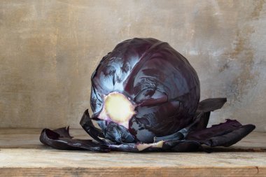 kırmızı lahana rustik ahşap tahtası, kopya alanı, seçili odak