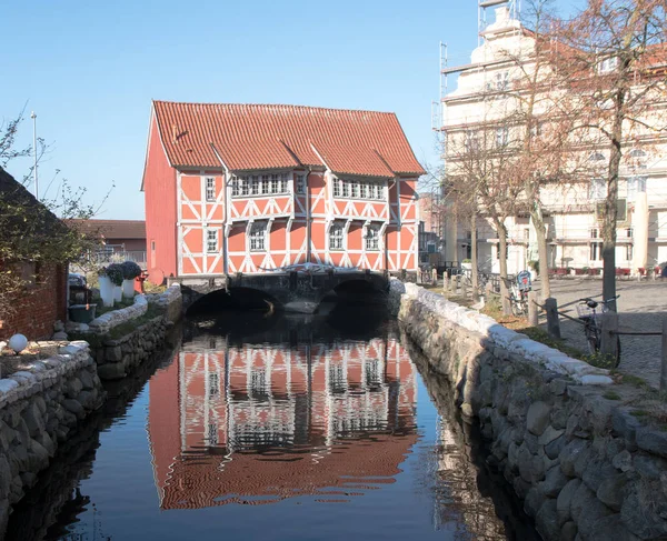 Historisches Fachwerkhaus Brückenhaus Genannt Überspannt Den Kanal Zum Hafen Von — Stockfoto