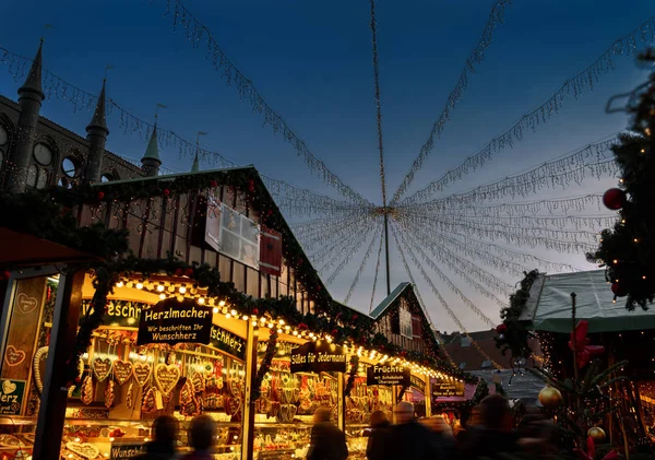 Marché Noël Avec Mouvement Brouillé Sur Place Mairie Luebeck Allemagne — Photo