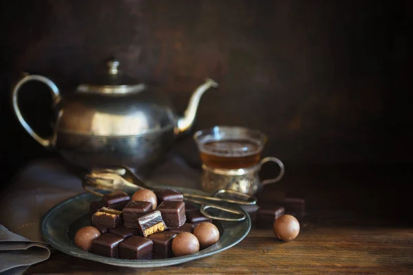 Bonbons Noël Comme Dominos Nougat Chocolat Sur Une Assiette Théière — Photo