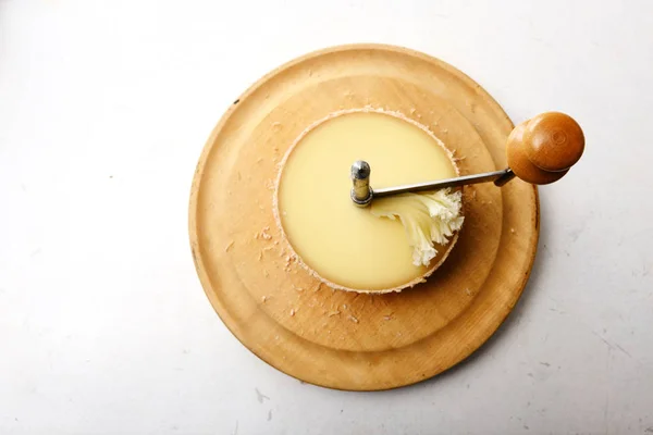 Tete Moine Queijo Cabeça Monge Girolle Uma Faca Especial Para — Fotografia de Stock