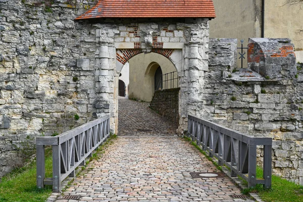 Pintu masuk ke kastil Hellenstein di bukit di Heidenheim an der Brenz di Jerman selatan — Stok Foto