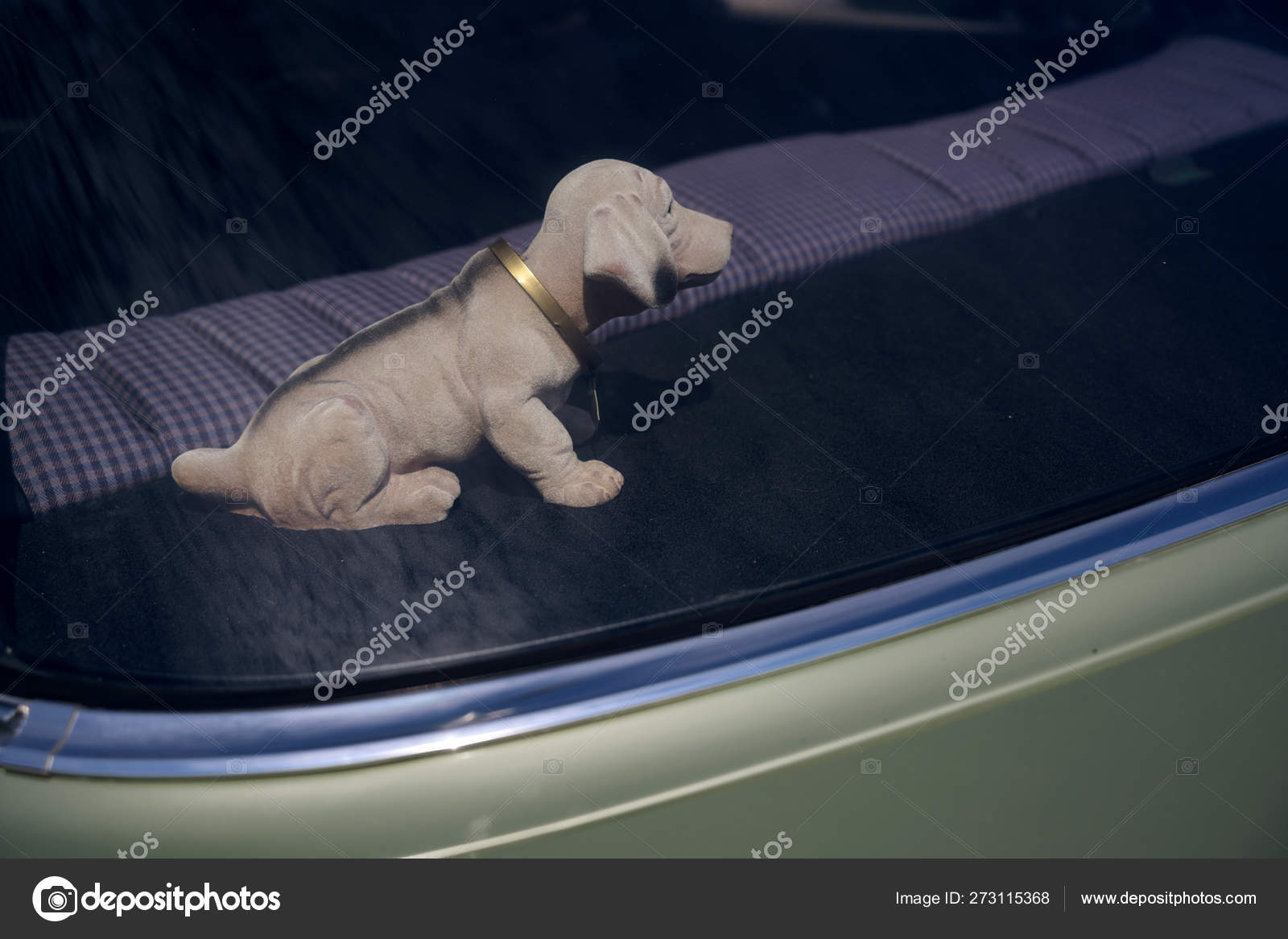 Bobblehead dachshund, in german wackeldackel, on the parcel shelf in the  car, a popular accessory in the 1970s, copy space Stock Photo by ©fermate  273115368