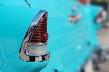 Ratzeburg, Almanya - 3 Haziran 2019: Bir Chevrolet otomobilin kuyruk lambası, klasik Chevy Bel Air 1956'da Ratzeburg'daki eski zaman araba toplantısında, kopya alanı