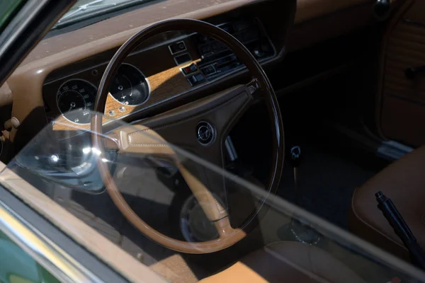 RATZEBURG, GERMANY - JUNE 2, 2019: Historic Ford Capry, interior and dashboard design in the classic automobil at the oldtimer car meeting in Ratzeburg, copy space — Stock Photo, Image