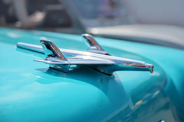 RATZEBURG, GERMANY - JUNE 3, 2019: Plane from chrome, the hood ornament of a Chevrolet automobile, classic Chevy Bel Air from 1956 at the oldtimer car meeting in Ratzeburg, copy space — Stock Photo, Image