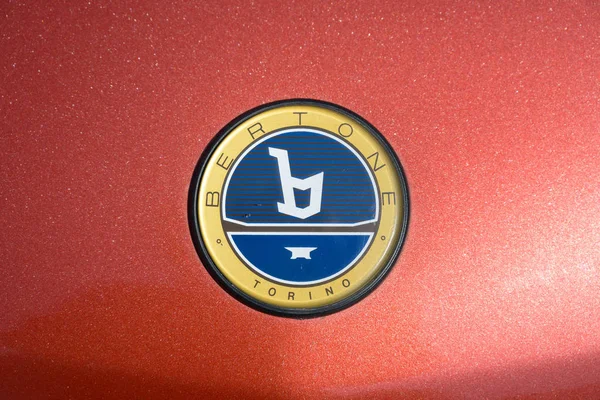 RATZEBURG, GERMANY - JUNE 2, 2019: Bertone torino logo emblem on a red metallic motor hood, classic automobile at the oldtimer car meeting in Ratzeburg, copy space — Stock Photo, Image