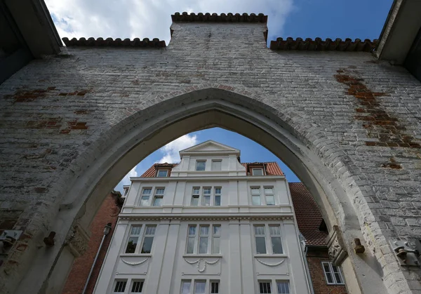 Blick Durch Ein Gewölbtes Tor Einem Historischen Altstadthaus Zentrum Der — Stockfoto