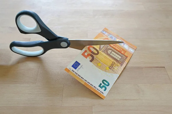 Geschäftskonzept Fünfzig Euro Schein Wird Mit Der Schere Zerschnitten Symbol — Stockfoto